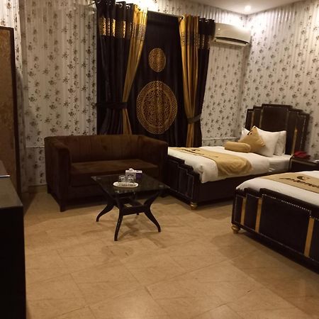 Premier Inn Johar Town Lahor Dış mekan fotoğraf