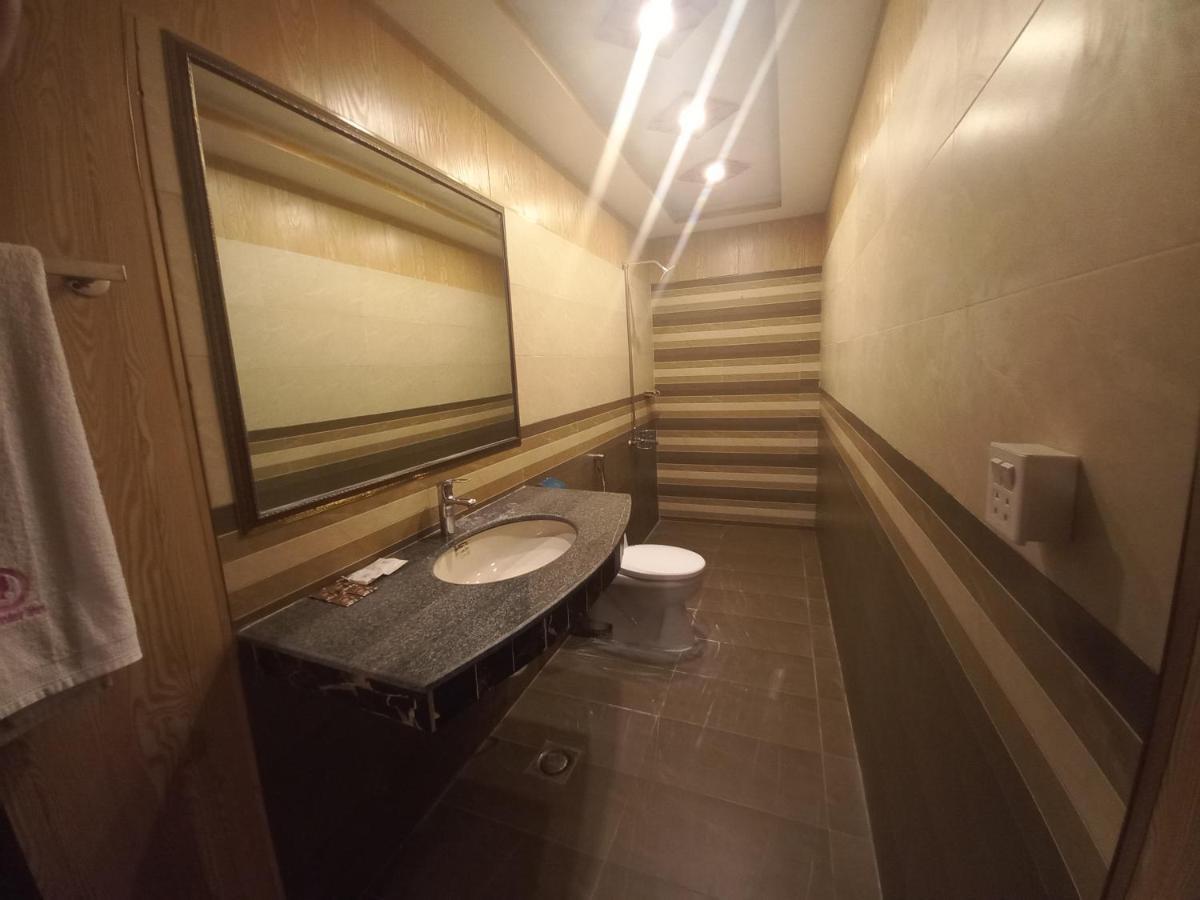 Premier Inn Johar Town Lahor Dış mekan fotoğraf