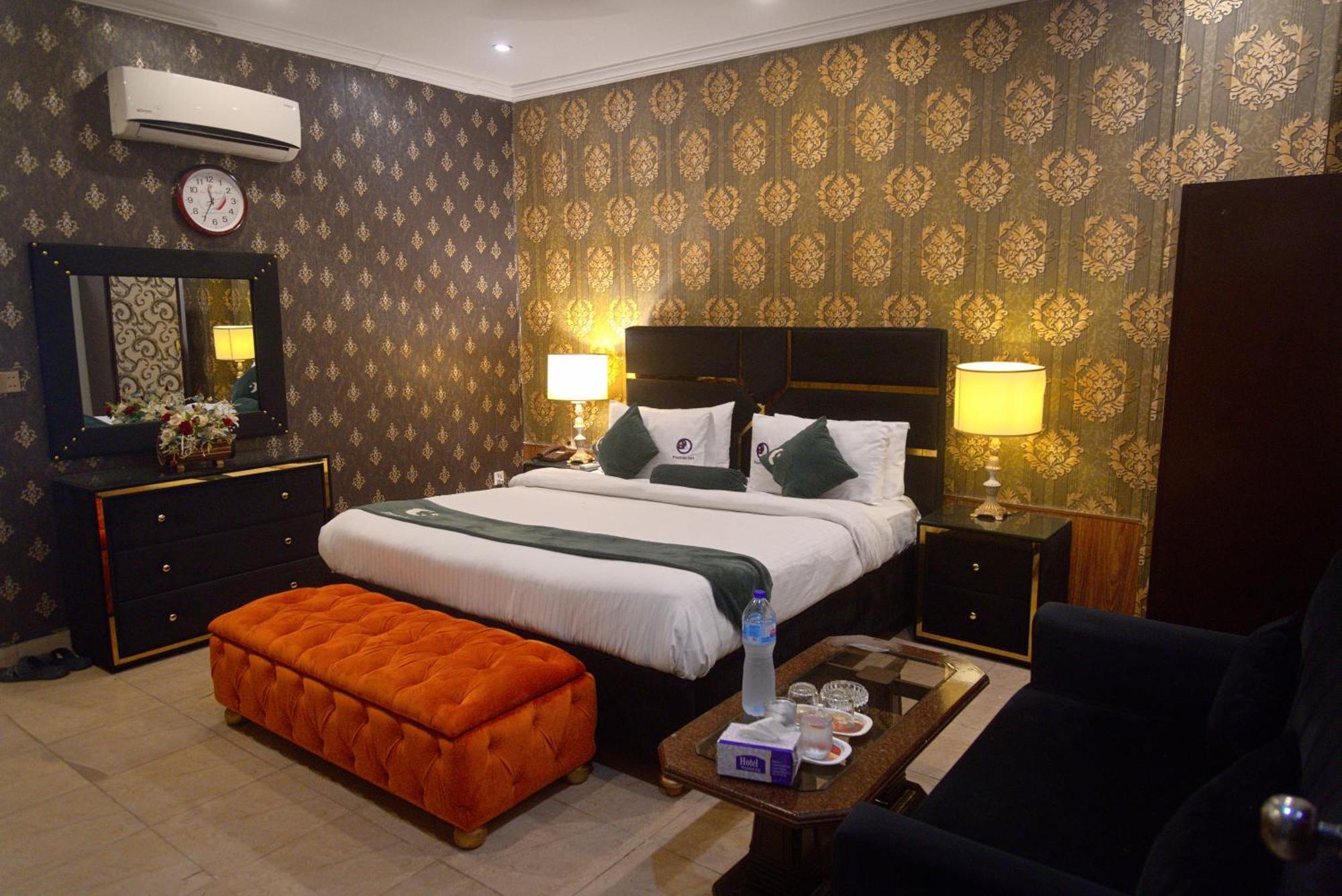 Premier Inn Johar Town Lahor Dış mekan fotoğraf