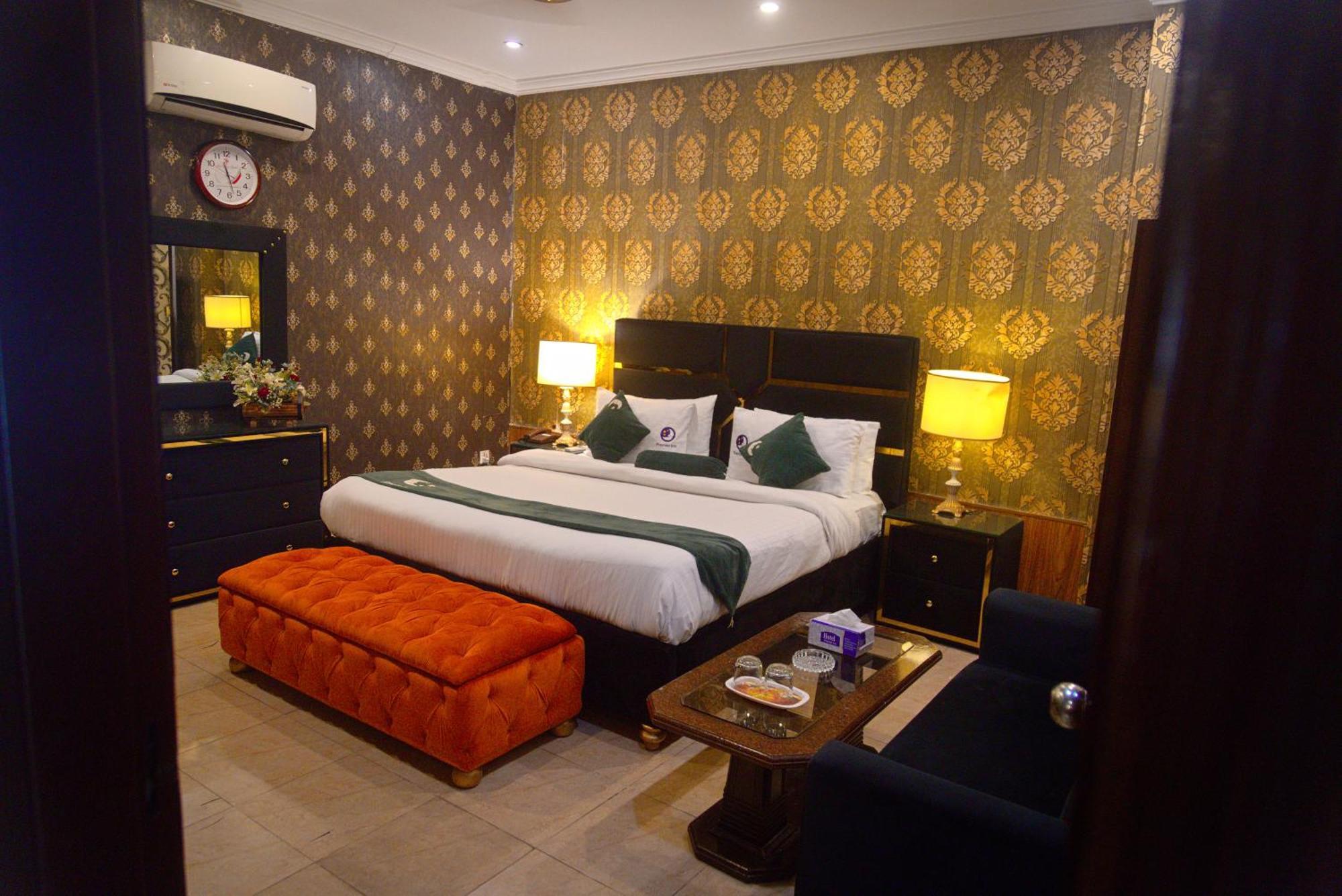 Premier Inn Johar Town Lahor Dış mekan fotoğraf