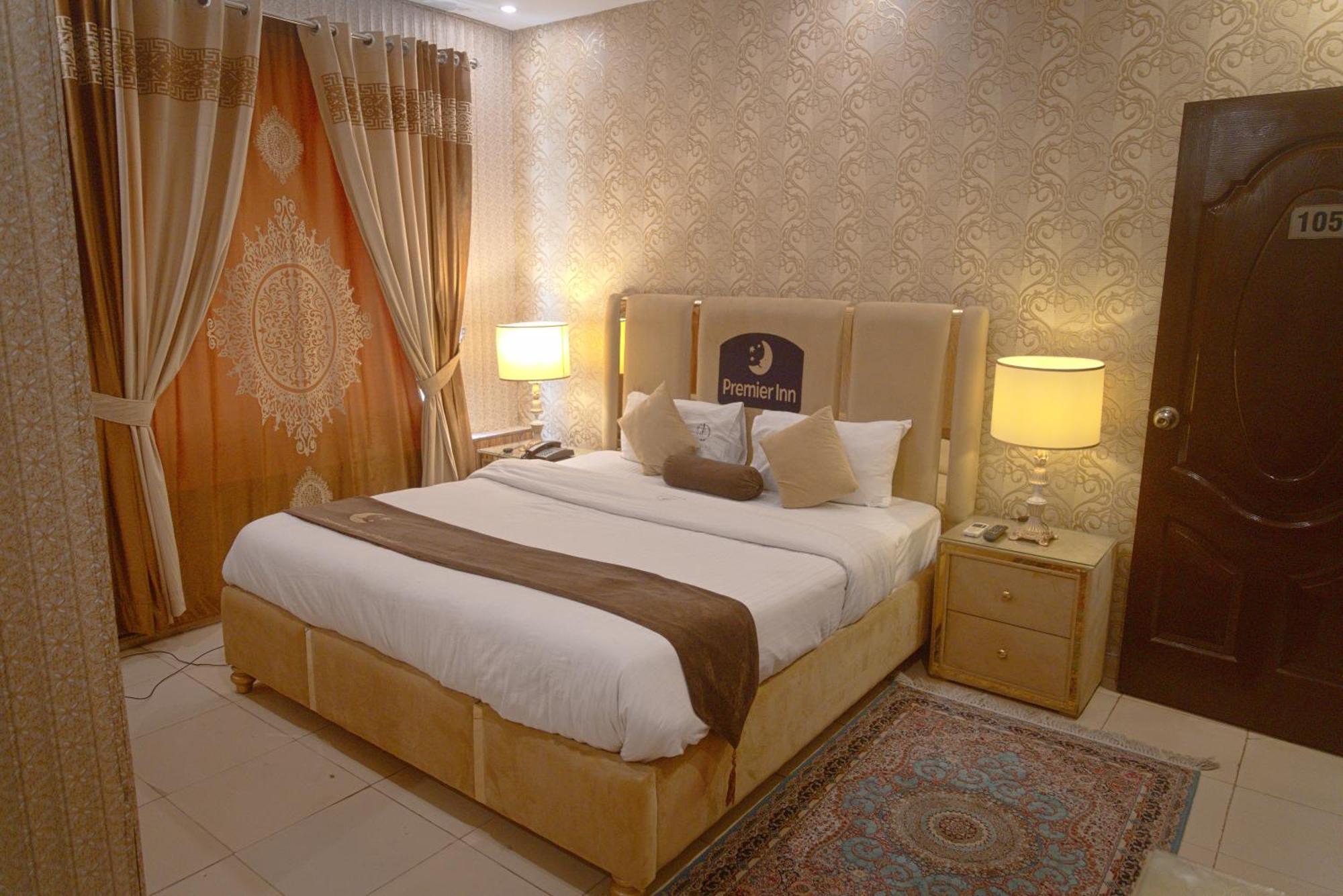 Premier Inn Johar Town Lahor Dış mekan fotoğraf