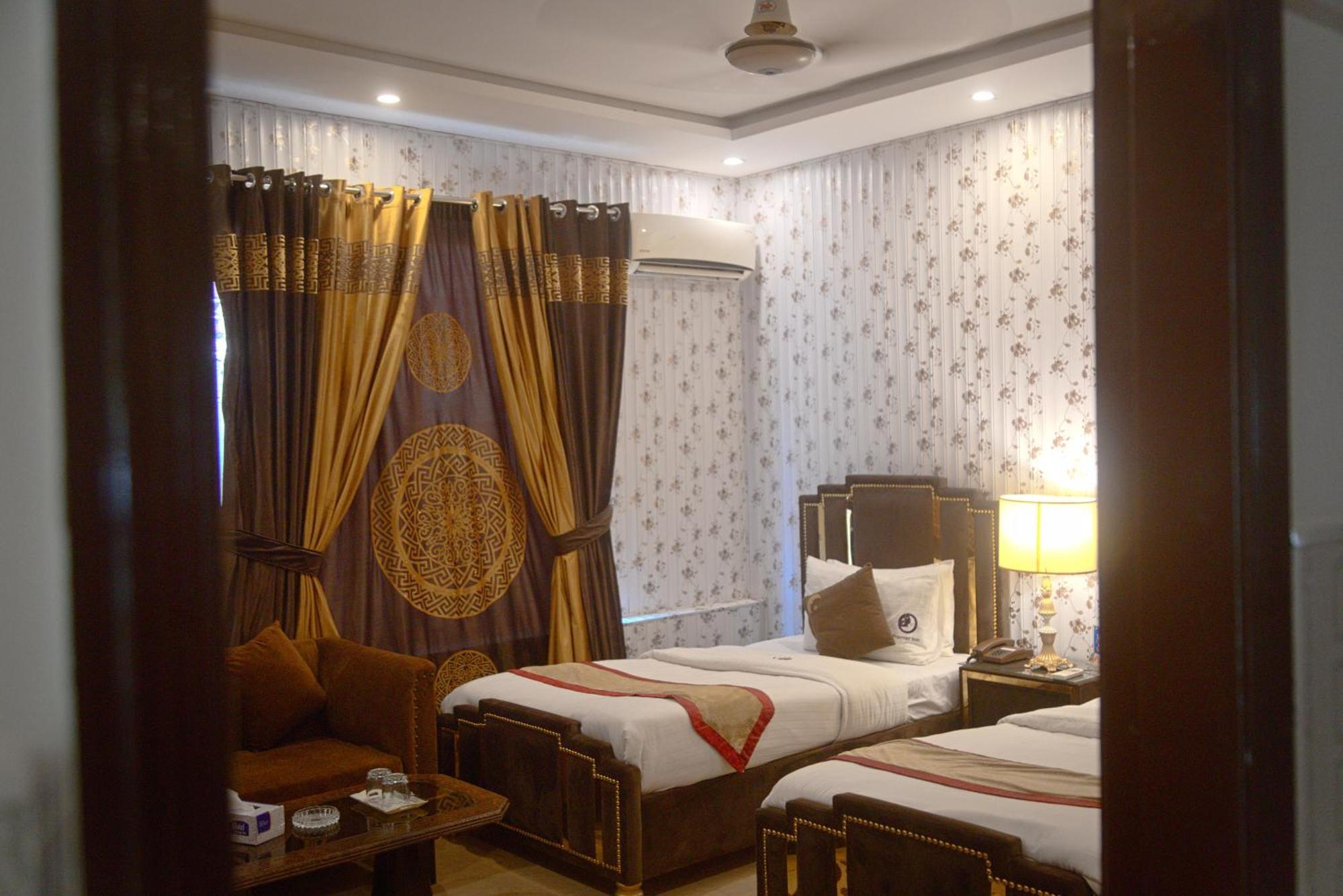 Premier Inn Johar Town Lahor Dış mekan fotoğraf