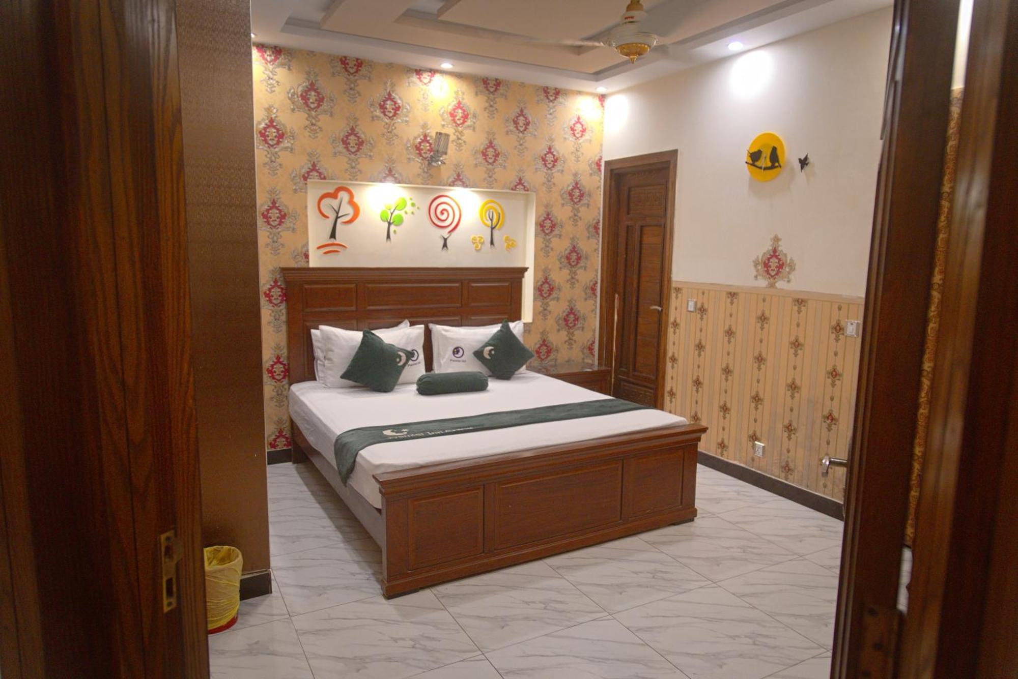 Premier Inn Johar Town Lahor Dış mekan fotoğraf