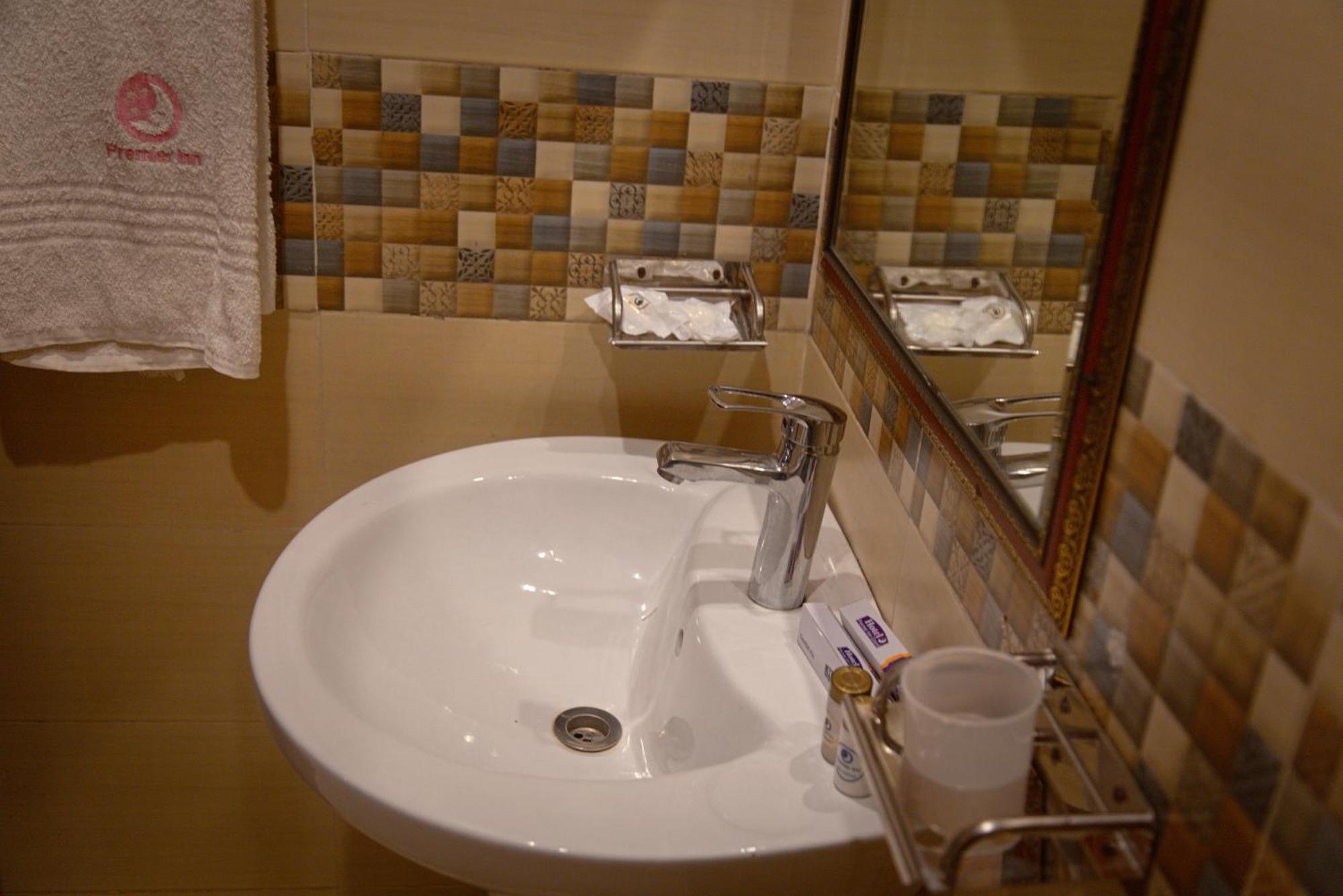 Premier Inn Johar Town Lahor Dış mekan fotoğraf