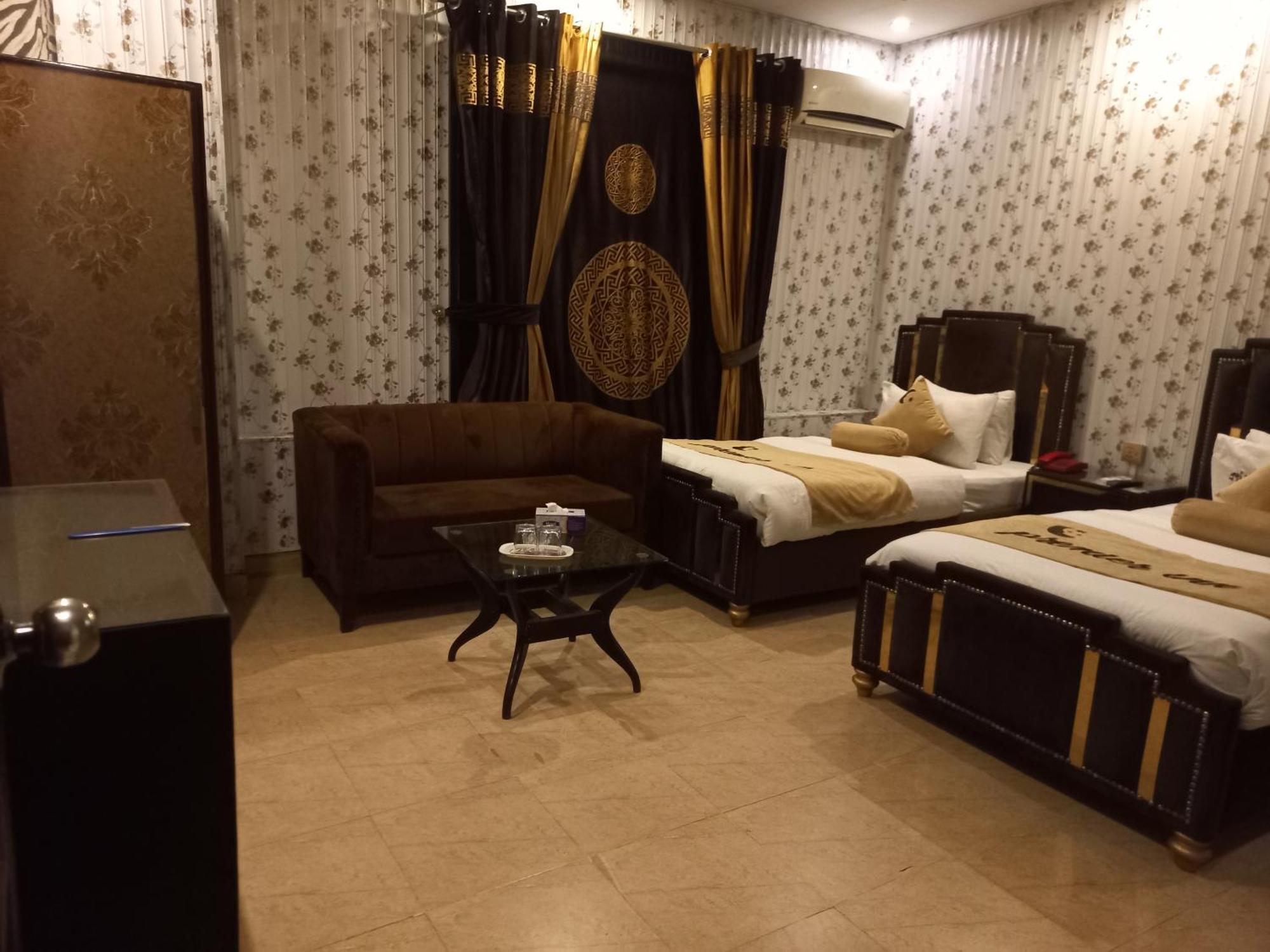 Premier Inn Johar Town Lahor Dış mekan fotoğraf