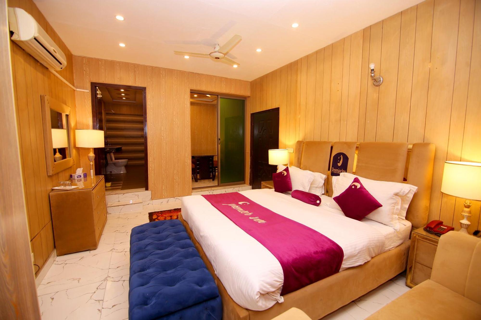 Premier Inn Johar Town Lahor Dış mekan fotoğraf