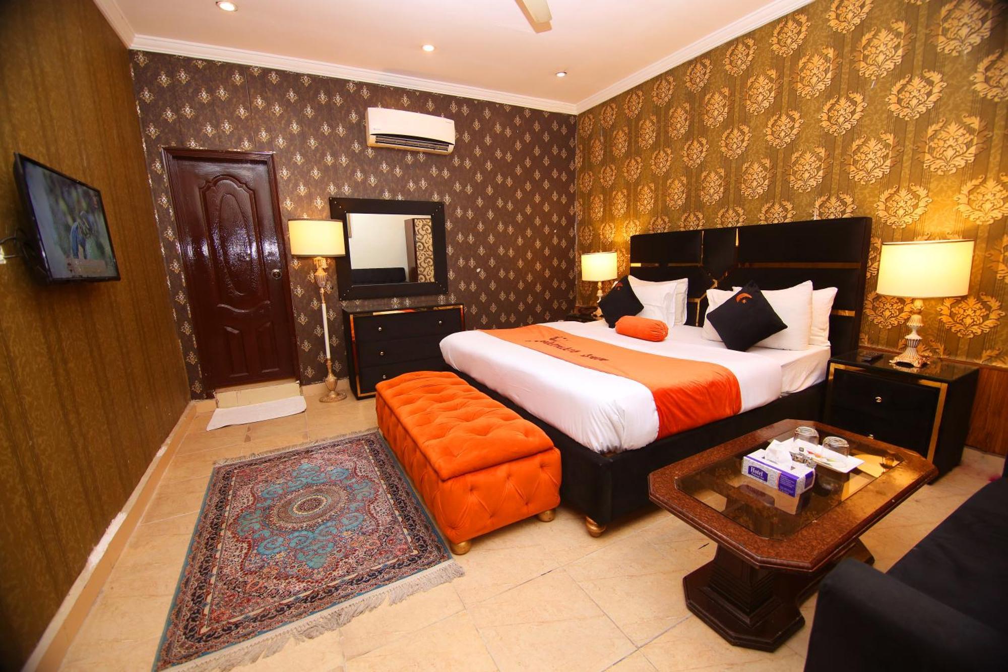 Premier Inn Johar Town Lahor Dış mekan fotoğraf