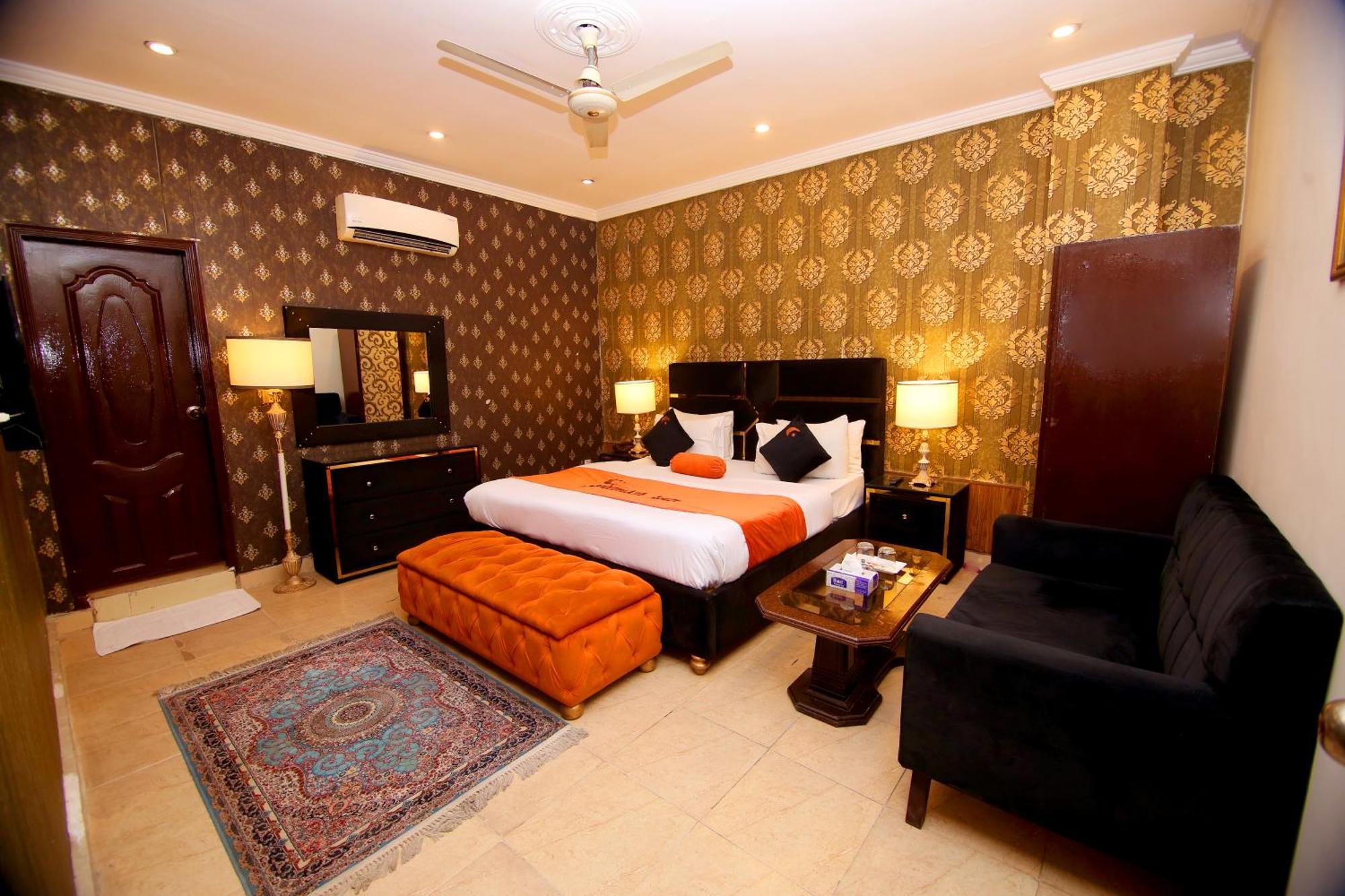 Premier Inn Johar Town Lahor Dış mekan fotoğraf