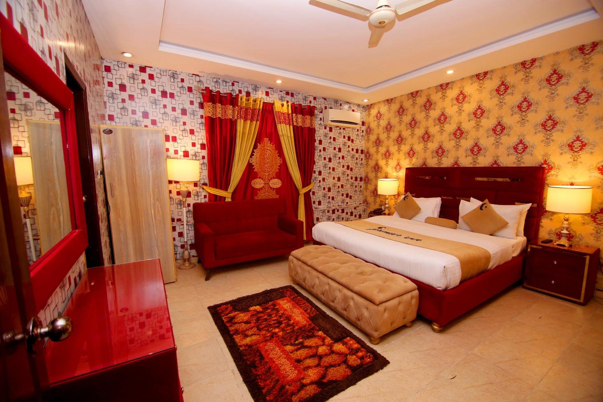 Premier Inn Johar Town Lahor Dış mekan fotoğraf