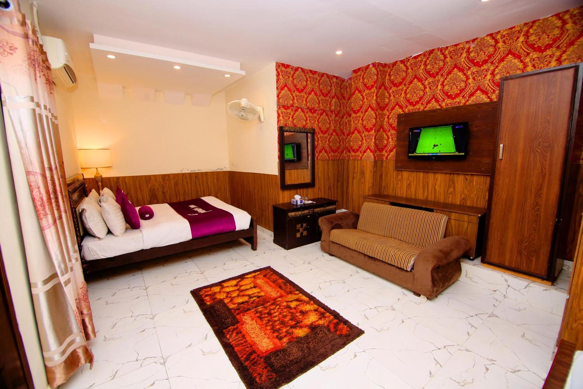 Premier Inn Johar Town Lahor Dış mekan fotoğraf