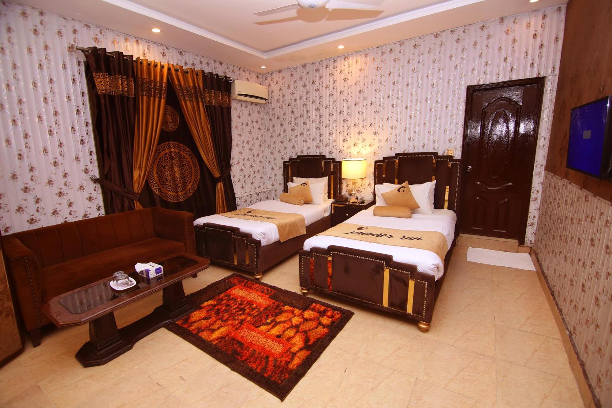 Premier Inn Johar Town Lahor Dış mekan fotoğraf